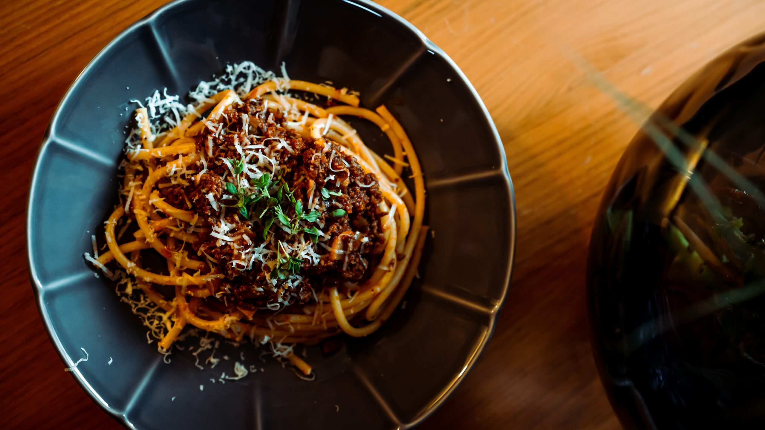 How to Make Classic Pasta Bolognese: A Recipe for Cozy Nights